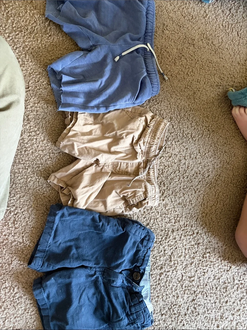 B65 lot of 5 4t boys bottoms— 2 jeans, 3 shorts